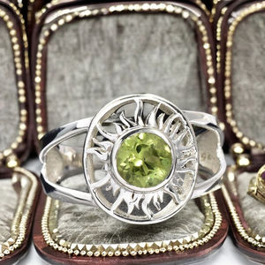 Anillo redondo de peridoto, anillo de plata de ley, anillo de piedra de nacimiento de agosto, plata de ley 925, diseño floral hecho a mano, anillos para mujer - Product Image 2