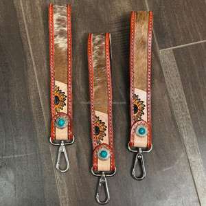Bracelet porte-clés en cuir repoussé à la main de haute qualité avec conception de tournesol en peau de vache et lanières de poignet élégantes en pierre turquoise - Product Image 4