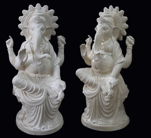 Estatua de Lujo del Dios Ganesha en Resina de Poliéster – Ídolo Hindú Pintado a Mano para Decoración de Entrada de Bodas, Estilismo de Eventos y Uso Espiritual - Product Image 1