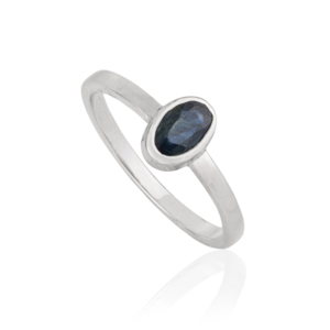 Bague minimaliste en argent sterling 925 pour femme, saphir bleu naturel taille ovale serti à la main - Product Image 3