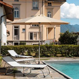 Ombrellone da Patio da 2,7 m con Manovella Inclinabile a Pulsante, Protezione UV, Impermeabile, Ombrellone da Giardino per Esterni 8 - Product Image 1