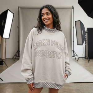 Sweat-shirt personnalisé à col montant en gingham avec lettres universitaires pour femme, coupe oversize, bordure contrastante à pois, vente en gros, streetwear - Product Image 4