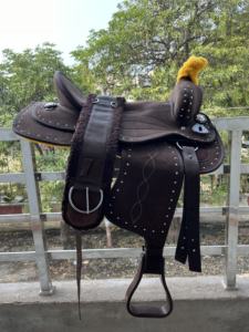 Silla de Montar Western de Cuero Premium con Arco de Madera para Senderismo, Rancho y Paseos de Recreo |   Silla de Montar Duradera y Cómoda para Entrenamiento de Cuerdas - Product Image 3