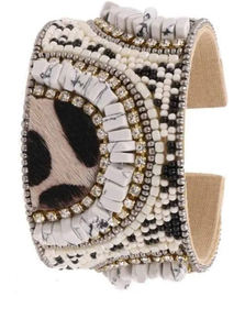 Brazalete Bordado de Estilo Bohemio Hecho a Mano con Cuentas Multicolores de Alta Calidad, Hecho en India para Mujeres y Niñas, Ideal para Regalo - Product Image 5