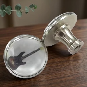 Pomo Redondo de Latón para Mueble con Diseño de Guitarra y Cubierta de Cristal, Tirador Moderno, Ecológico y Duradero para Cajones y Puertas - Product Image 3