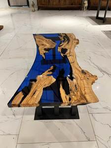 Table de salle à manger en chêne européen moderne faite à la main avec résine époxy, bord naturel bleu, 6 places, pour hôtel et entrée - Product Image 1