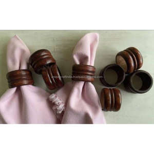 Anillos de Servilleta de Madera con Forma de Tambor Grabados con Líneas Rústicas |   Accesorios de Mesa Geométricos Hechos a Mano y Ecológicos para Fiestas y Cenas - Product Image 5