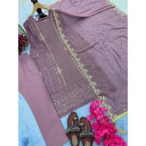 เสื้อชีฟองดีไซน์เนอร์สำหรับงานปาร์ตี้ แขนสามส่วน ปักลายประดับด้วยเลื่อม พร้อมกางเกงและผ้าคลุมไหล่เข้าชุด - Product Image 4