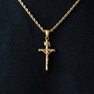 Crucifijo Clásico con Colgante de la Cruz de Jesús |   Colgante de Oro Amarillo con Diseño Cristiano |   Joyería Religiosa de Acero Inoxidable - Product Image 2