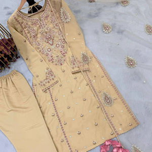 ชุดเสื้อผ้าไหมโรมันปักลายหนักประดับเลื่อม 5 มม. พร้อมกางเกงและผ้าคลุมไหล่ผ้าตาข่ายลายผีเสื้อ แบบเย็บสำเร็จ ไซส์ XL และ XXL - Product Image 1