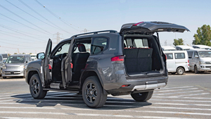 Nouveau Toyota LC300 GR Sport 2025 – Moteur Diesel V6 Turbo 3.3L, Transmission Automatique, Jantes R20, Intérieur Cuir Foncé, Volant à Gauche, Toit Panoramique - Product Image 2