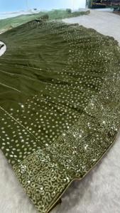 Lehenga Choli, Traje Tradicional Indio para Bodas, Bellamente Diseñado con Lentejuelas, para Ocasiones y Eventos Especiales para Mujeres - Product Image 6