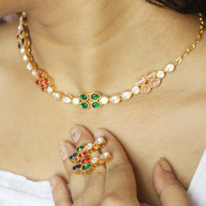 Pendientes de latón con múltiples gemas, chapados en oro de 18k, joyería hecha a mano, conjunto de collar y pendientes. - Product Image 1