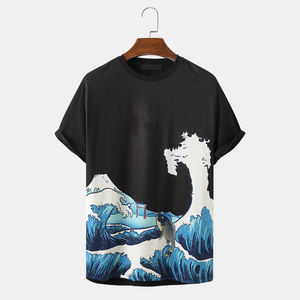 T-shirt uni noir à manches courtes avec imprimé vagues et poissons japonais, col rond, coupe régulière, en coton - Product Image 1