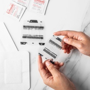 แผ่นปิดแผล Surginus Emergency Wound Closure Strips ชุดเย็บแผลแบบเต็มแถบ 03 แผ่นปิดแผลแบบมีกาวในตัว - Product Image 3