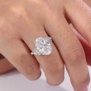 Anillo de Moissanita Brillante de 5CT con Corte Ovalado y Halo de Diamantes, Plata de Ley 925 Original, Regalo Perfecto para Aniversario o Fiesta para Ella - Product Image 4