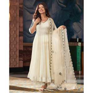 Tenue de fête brodée pour femmes avec travail en miroir véritable - Product Image 1