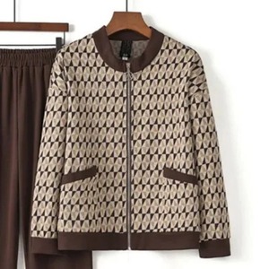 Veste universitaire à capuche pour femme, motif géométrique, en laine, garniture marron, fermeture éclair, manches longues, coupe classique, tricotée, pour l'automne - Product Image 1