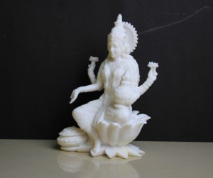 Estatua de la Diosa Lakshmi Blanca de Resina Hecha a Mano, Sentada sobre un Loto Tallado, Decoración Religiosa de Diseño Tradicional para Diwali - Product Image 5