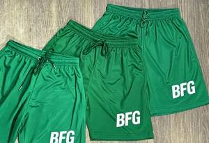 Shorts décontractés pour hommes en polyester satiné, couleur unie, tricotés, écologiques, séchage rapide, taille mi-haute, avec cordon de serrage, pour le sport, rouge et noir - Product Image 3