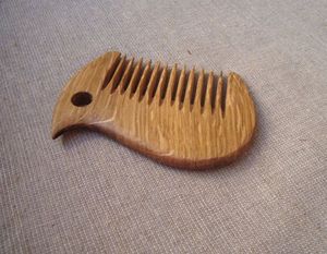 Mini peigne à cheveux en bois, artisanat naturel fait à la main, peigne en bambou de poche - Product Image 2