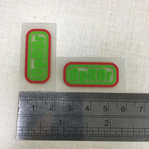 Badge en caoutchouc PVC souple personnalisé, patch logo 3D, étiquette en silicone gaufrée à chaud, patch auto-adhésif thermocollant pour vêtements, sacs, chaussures, chapeaux - Product Image 3