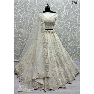 Collections de velours de vêtements de mariée indiens pour la mariée avec le travail de Zarkhan par Fabzone - Product Image 3
