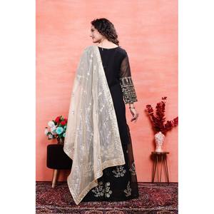 Salwar Kameez de Seda de Diseño con Top Bordado, Pantalones Plazzo y Dupatta para Fiestas - Product Image 1