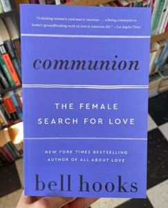 Communion : La recherche de l'amour chez la femme par Bell Hooks, livre broché sur la psychologie féministe et les relations humaines - Product Image 4