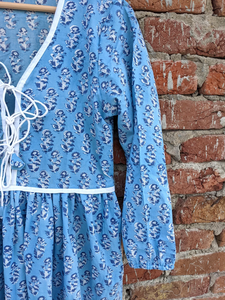 Vestido largo de verano 100% algodón estampado a mano con cuello en V y manga larga, con estampado floral, hecho a mano en India, para mujer. - Product Image 4