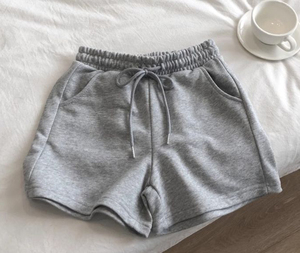 Shorts de survêtement noirs vierges pour hommes, vente en gros, taille élastique personnalisable, style streetwear, confortables, en coton bouclette, pour le sport et la détente - Product Image 4
