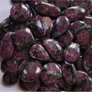 Chakralume Cabochons en Eudialyte Naturelle de Qualité Supérieure, Formes Mixtes, en Vrac |   Bijoux en pierres précieuses polies lisses de couleur rouge foncé noir mat - Product Image 2