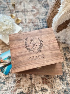Panneau de bienvenue personnalisé en bois rustique pour mariage, écologique, durable, cadeau de mariage unique - Product Image 2