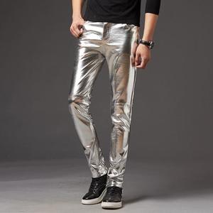 Pantalones de hombre de piel sintética brillante metálica bordada, corte ajustado, tiro medio, cierre de cremallera, transpirables, cortavientos e impermeables, estilo vaquero - Product Image 2