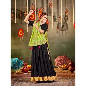 Diseñador XL Talla Navratri Especial Lehenga Choli y Dupatta - Product Image 2
