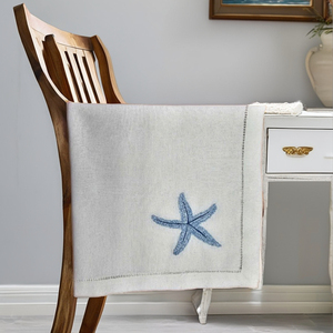Serviette brodée étoile de mer en coton technique tissée pour apporter l'amour de l'océan à votre espace de vie - Product Image 1