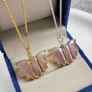 Collier pendentif breloque chauve-souris en quartz rose, laiton plaqué or 14K, bijoux animaliers, vente en gros - Product Image 2