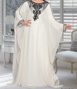 Robe de soirée islamique pour femme, en polyester, brodée de corail, coupe droite, manches longues, couleur unie, col montant, longueur au sol, grande taille, style modeste - Product Image 2