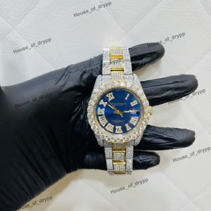 Montre de luxe unisexe légère en acier inoxydable avec cadran romain bleu, diamants de laboratoire glacés, style hip-hop bling, date, tendance - Product Image 1