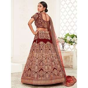 Impressionnant vêtement de mariée en velours brodé rouge Lehenga Choli - Product Image 5