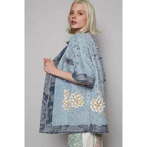 Top de Mezclilla Azul Claro Desgastado de Manga Media para Mujer Veloro con Cierre de Botones POL, Talla S, 504g - Product Image 3