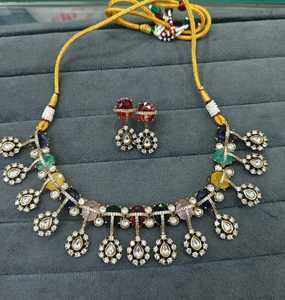 Nouveauté : Ensemble de bijoux indiens traditionnels Kundan avec boucles d'oreilles assorties, plaqué argent, pour mariage - Product Image 6