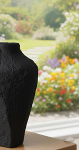 Vase à fleurs en métal noir mat texturé effet pierre, élégant, fait main, décoration moderne pour la maison, pièce maîtresse, unité unique uniquement - Product Image 2
