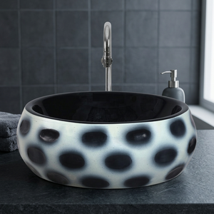 Lavabo de cerámica plateada de lujo, moderno y artístico, para decoración de baños de hoteles y villas. - Product Image 2