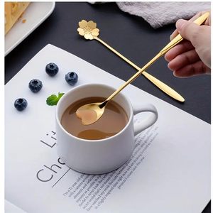 Cuillères à dessert au design floral doré, ustensiles en acier inoxydable avec des formes de cœur et de fleurs pour la décoration de la table - Product Image 6