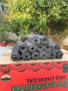 Charbon de bois en briquettes de sciure de bois dur A+ du Vietnam CKT01, fabriqué à la machine, écologique, naturel, noir, haute chaleur 4-6 heures, sans produits chimiques - Product Image 1