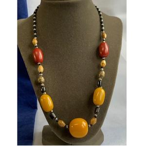 Collier en résine écologique avec des motifs personnalisables pour les occasions décontractées, de bureau, de festival et de cadeaux, disponible à un bon prix - Product Image 1