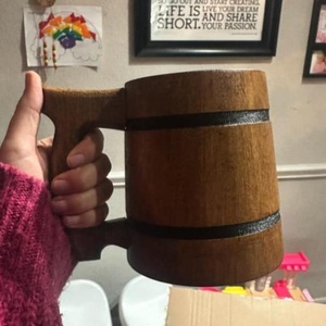 Mug en bois artisanal Viking, 20 oz (0,6 L), mug à bière en bois sculpté, idées de cadeaux de bière génériques pour hommes, brun classique, isolé - Product Image 3