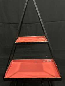 Plato Decorativo Metálico en Forma de Árbol con Acabado de Esmalte Rojo y Estrella Dorada en la Parte Superior para Exhibición en Fiestas - Product Image 4