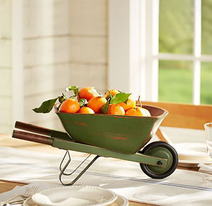 Le chariot à fruits décoratif en bois et métal est un mélange parfait de charme rustique et de style moderne, conçu pour sublimer la cuisine et la salle à manger. - Product Image 4